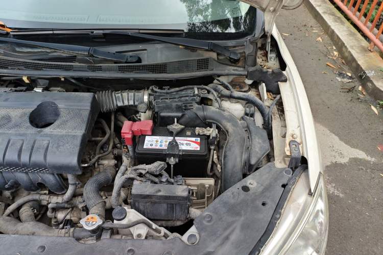 Used Nissan Sylphy 2012 1.6 XL Manual Luxury Edition Engine Bay Left