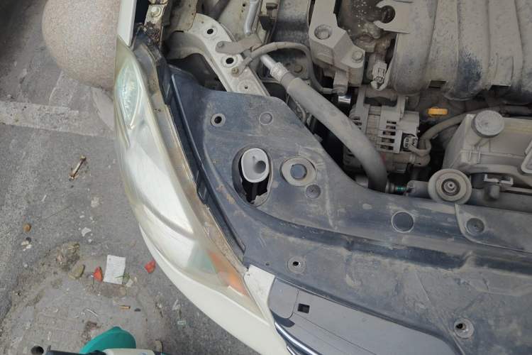 Used Nissan Sylphy 2012 Classic 1.6XE Manual Comfort Edition Engine Bay Right