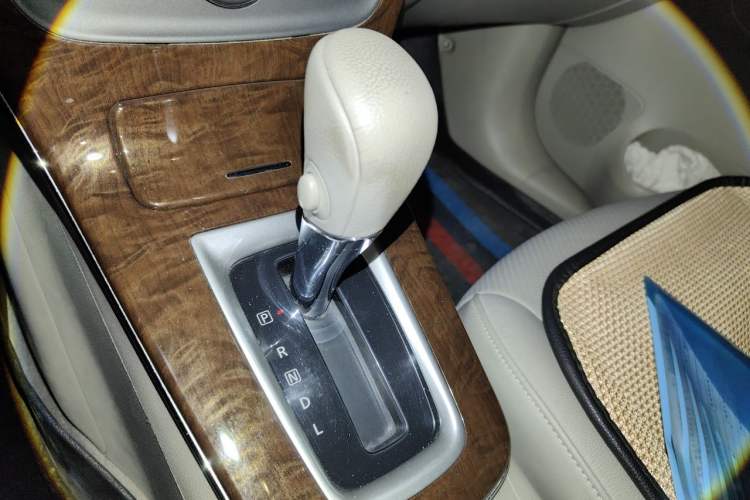 Used Nissan Sylphy 2012 1.8XL CVT Luxury Edition Gear Lever