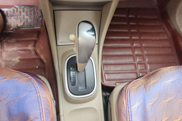 Used Nissan Sylphy 2012 Classic 1.6XE Automatic Comfort Edition Gear Lever
