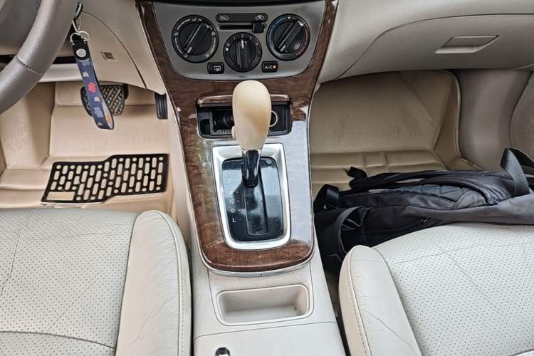 Used Nissan Sylphy 2012 1.6 XL CVT Luxury Edition Gear Lever