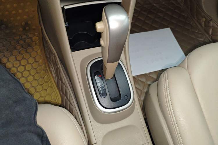 Used Nissan Sylphy 2012 Classic 1.6XE Automatic Comfort Edition Gear Lever