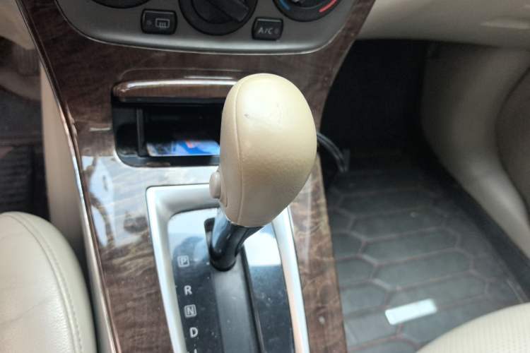 Used Nissan Sylphy 2012 1.6 XL CVT Luxury Edition Gear Lever