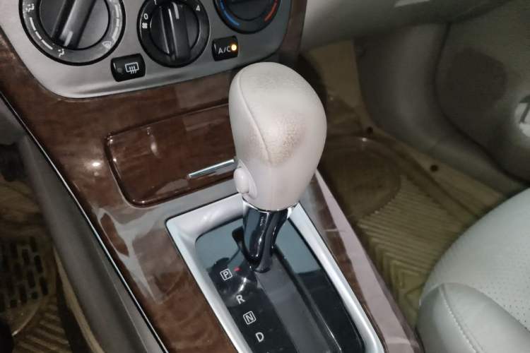 Used Nissan Sylphy 2012 1.6 XL CVT Luxury Edition Gear Lever