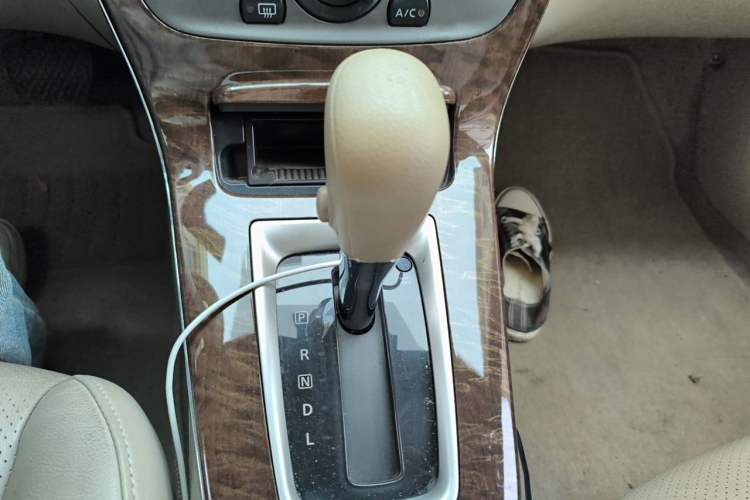 Used Nissan Sylphy 2012 1.6 XL CVT Luxury Edition Gear Lever