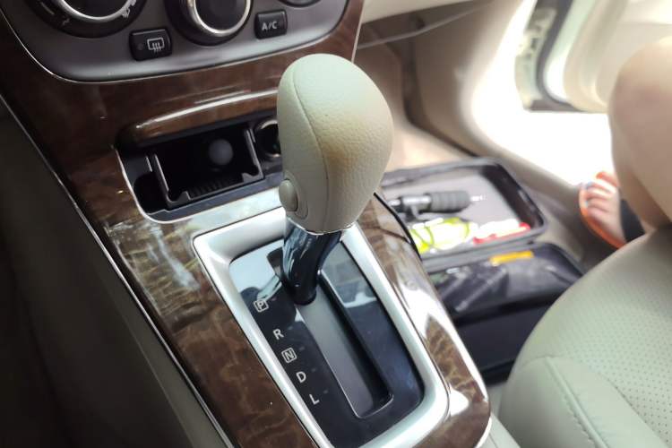Used Nissan Sylphy 2012 1.6 XL CVT Luxury Edition Gear Lever