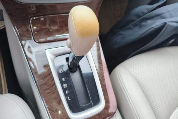 Used Nissan Sylphy 2012 1.6 XL CVT Luxury Edition Gear Lever