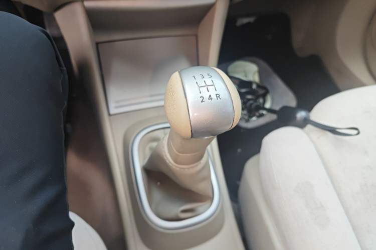 Used Nissan Sylphy 2012 Classic 1.6XE Manual Comfort Edition Gear Lever
