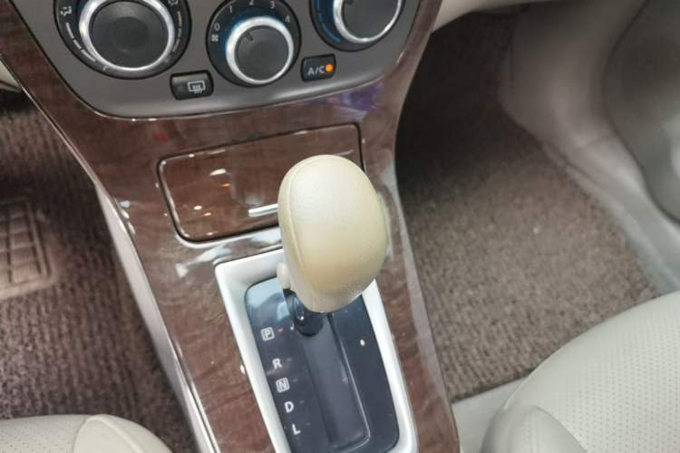 Used Nissan Sylphy 2012 1.6 XL CVT Luxury Edition Gear Lever