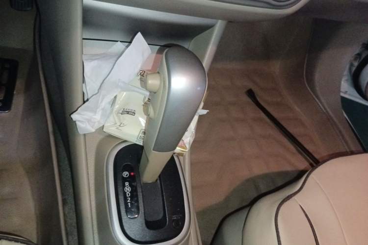Used Nissan Sylphy 2012 Classic 1.6XE Automatic Comfort Edition Gear Lever