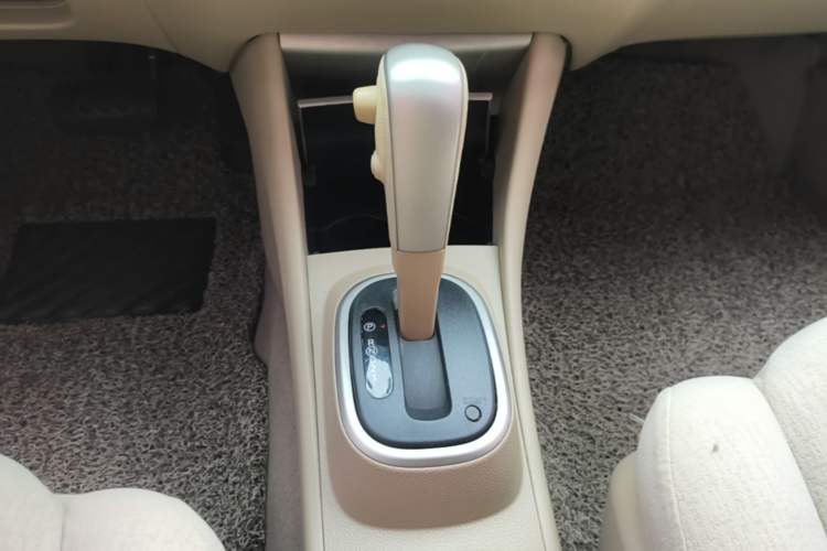 Used Nissan Sylphy 2012 Classic 1.6XE Automatic Comfort Edition Gear Lever