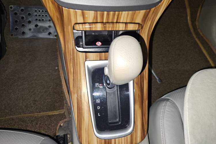 Used Nissan Sylphy 2012 1.6 XL CVT Luxury Edition Gear Lever