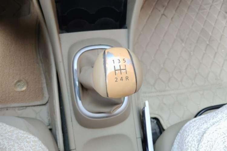 Used Nissan Sylphy 2012 Classic 1.6XE Manual Comfort Edition Gear Lever