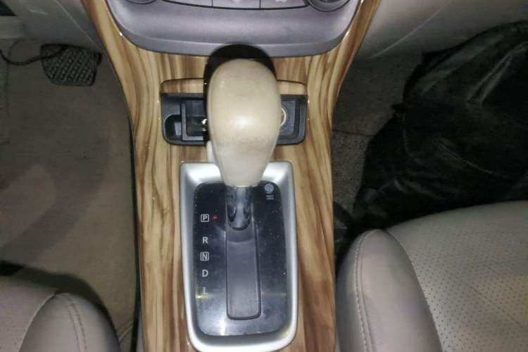 Used Nissan Sylphy 2012 1.6 XL CVT Luxury Edition Gear Lever