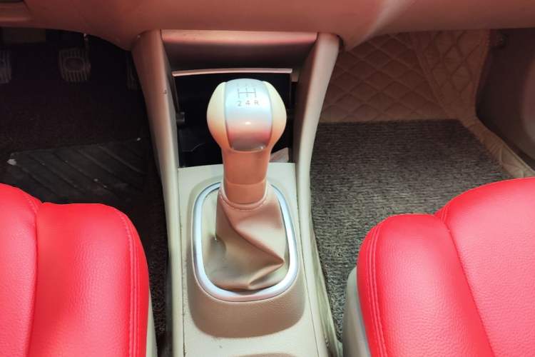 Used Nissan Sylphy 2012 Classic 1.6XE Manual Comfort Edition Gear Lever