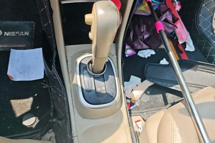 Used Nissan Sylphy 2012 Classic 1.6XE Automatic Comfort Edition Gear Lever
