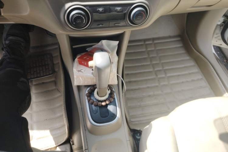Used Nissan Sylphy 2012 Classic 1.6XE Automatic Comfort Edition Gear Lever