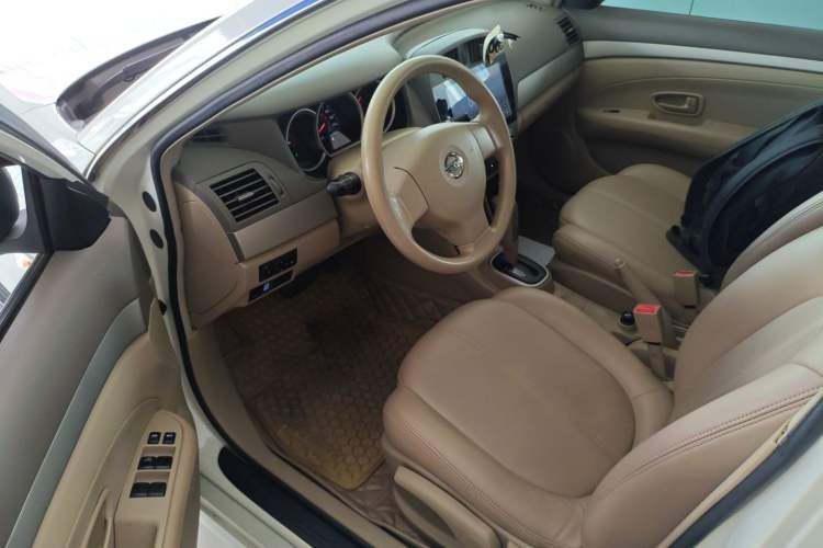 Used Nissan Sylphy 2012 Classic 1.6XE Automatic Comfort Edition Interior 3
