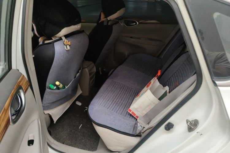 Used Nissan Sylphy 2012 1.6 XL Manual Luxury Edition Interior 4