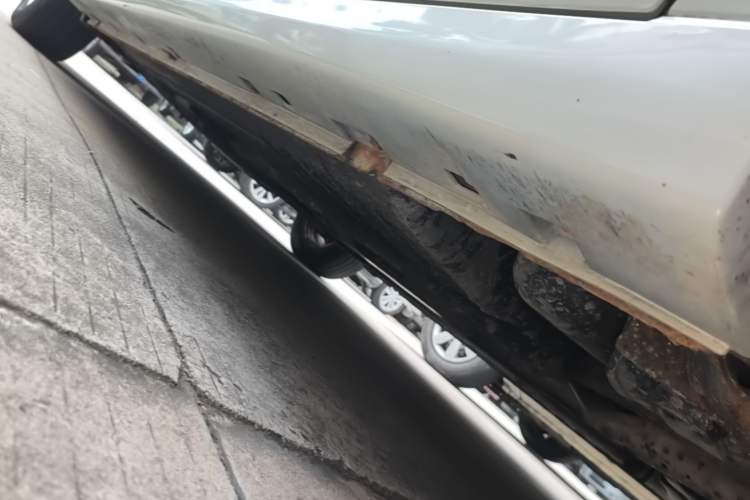 Used Nissan Sylphy 2012 Classic 1.6XE Automatic Comfort Edition Left Side Sill