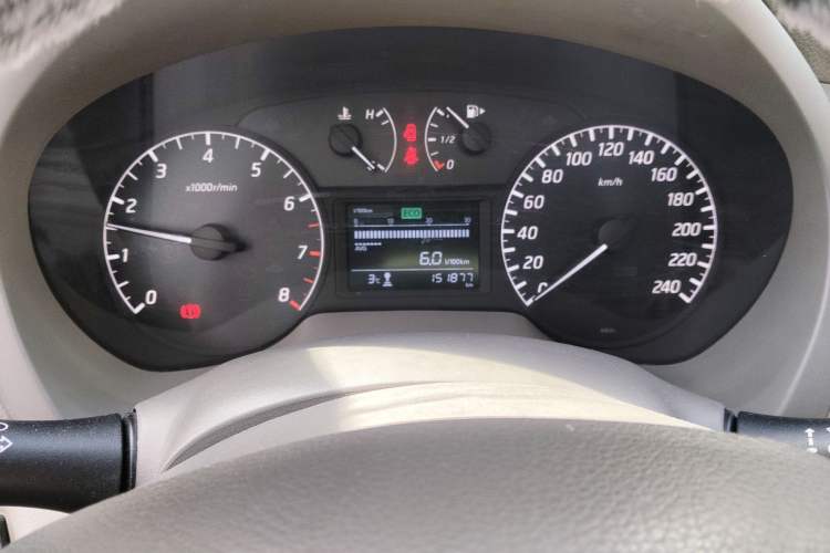 Used Nissan Sylphy 2012 1.6 XL Manual Luxury Edition Odometer Close Up