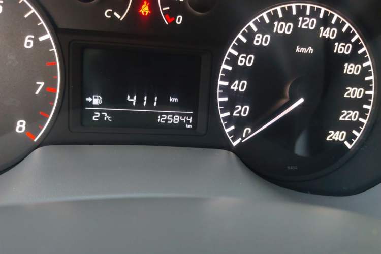 Used Nissan Sylphy 2012 1.6 XL Manual Luxury Edition Odometer Close Up