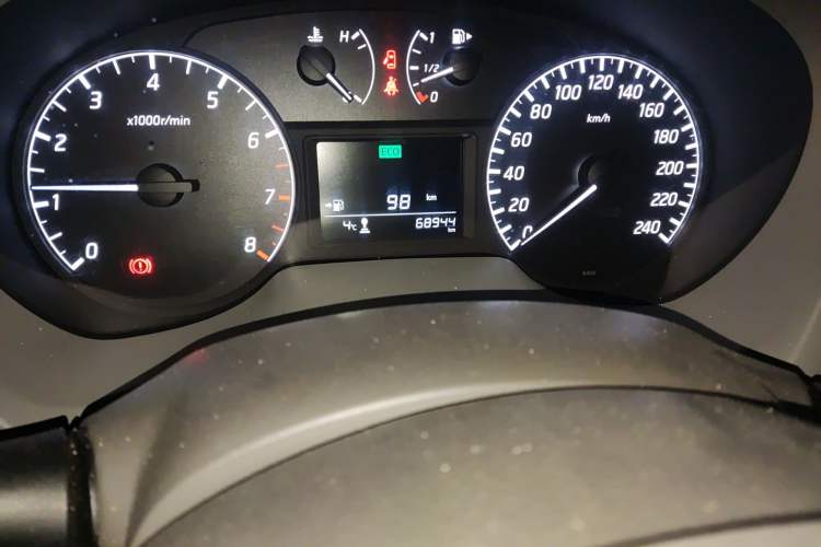 Used Nissan Sylphy 2012 1.6 XL Manual Luxury Edition Odometer Close Up