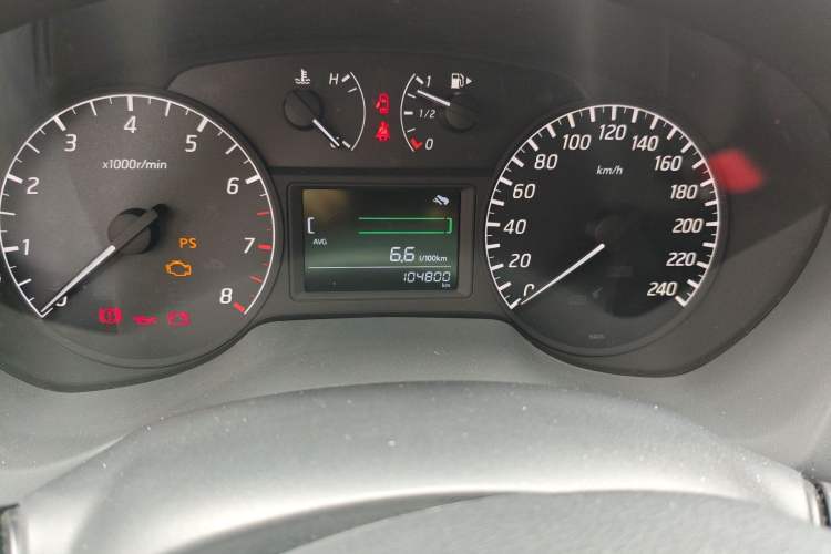 Used Nissan Sylphy 2012 1.6 XL Manual Luxury Edition Odometer Close Up