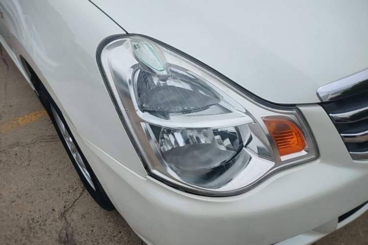 Used Nissan Sylphy 2012 Classic 1.6XE Manual Comfort Edition Right Front Headlight