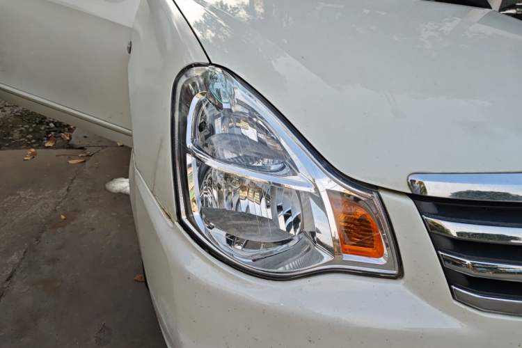 Used Nissan Sylphy 2012 Classic 1.6 XL Automatic Luxury Edition Right Front Headlight