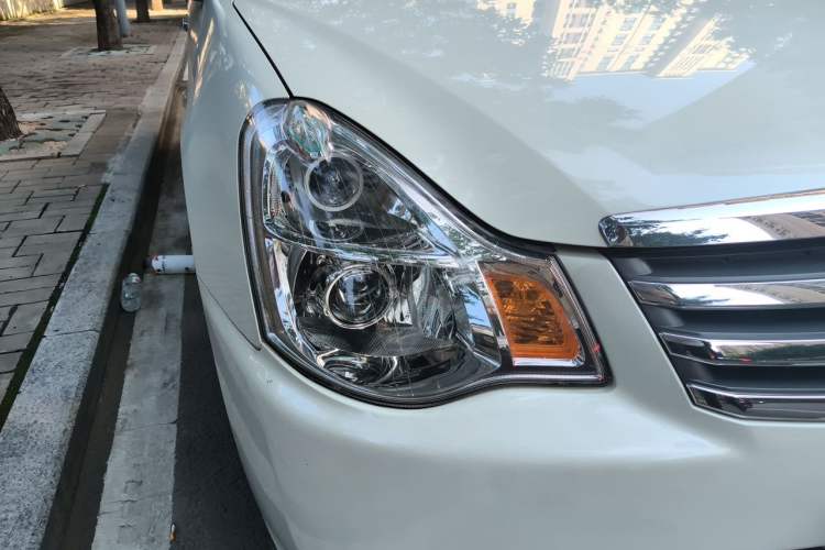 Used Nissan Sylphy 2012 Classic 1.6 XL Automatic Luxury Edition Right Front Headlight