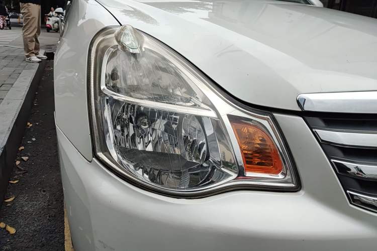 Used Nissan Sylphy 2012 Classic 1.6XE Automatic Comfort Edition Right Front Headlight