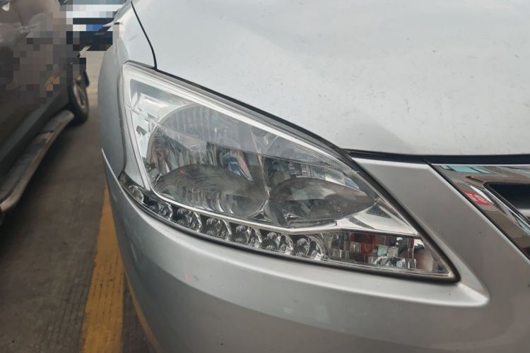 Used Nissan Sylphy 2012 1.6 XL Manual Luxury Edition Right Front Headlight