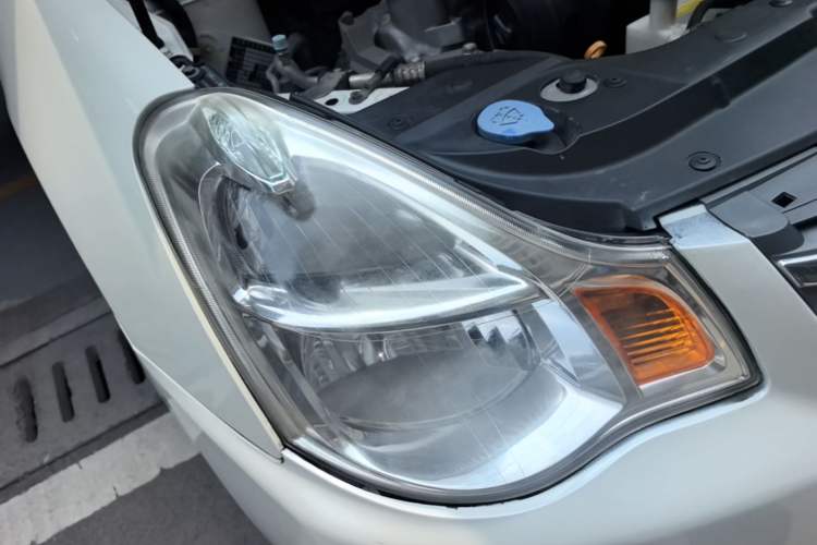 Used Nissan Sylphy 2012 Classic 1.6XE Manual Comfort Edition Right Front Headlight