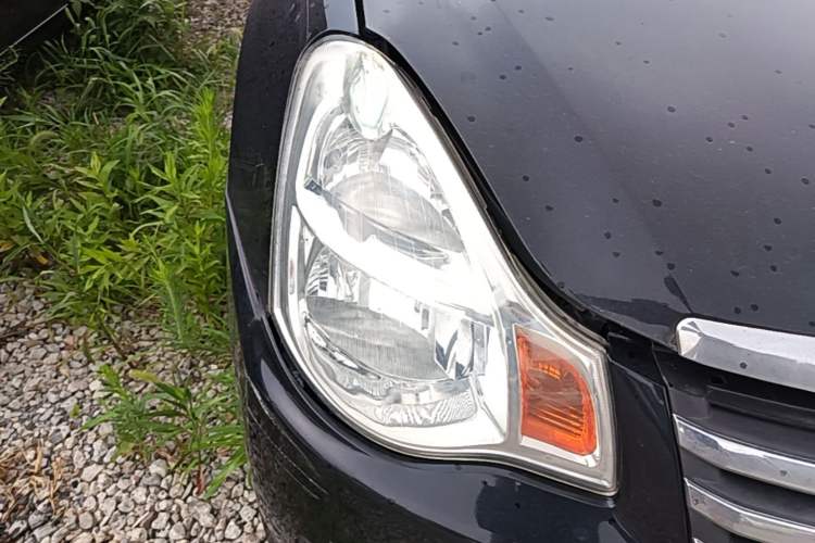 Used Nissan Sylphy 2012 Classic 1.6XE Manual Comfort Edition Right Front Headlight