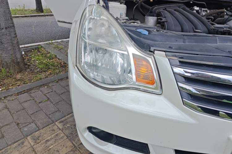 Used Nissan Sylphy 2012 Classic 1.6XL Manual Luxury Edition Right Front Headlight