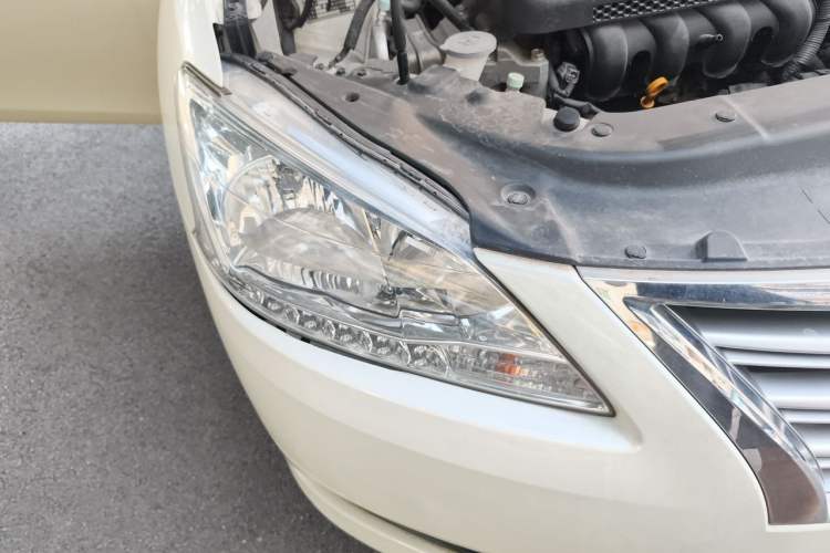 Used Nissan Sylphy 2012 1.6XE CVT Comfort Edition Right Front Headlight