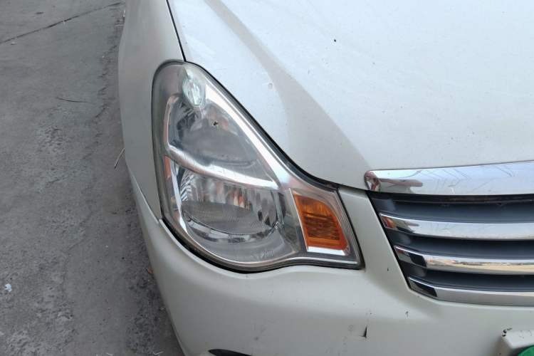 Used Nissan Sylphy 2012 Classic 1.6XE Manual Comfort Edition Right Front Headlight