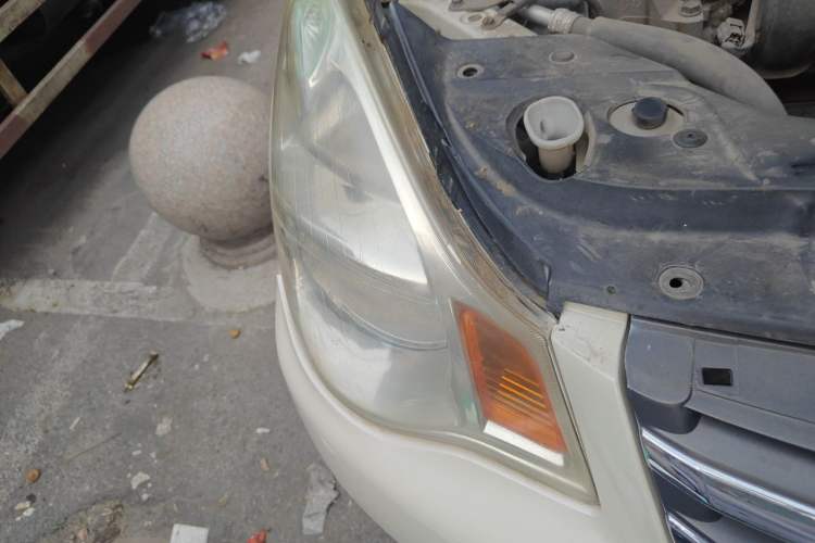 Used Nissan Sylphy 2012 Classic 1.6XE Manual Comfort Edition Right Front Headlight