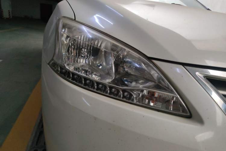 Used Nissan Sylphy 2012 1.6 XL Manual Luxury Edition Right Front Headlight