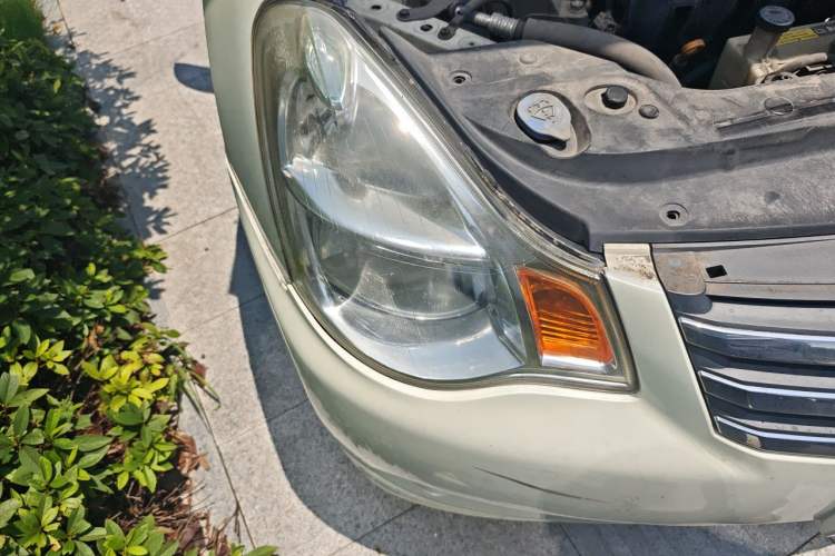 Used Nissan Sylphy 2012 Classic 1.6XE Automatic Comfort Edition Right Front Headlight