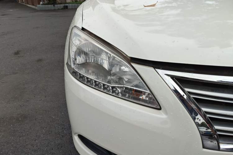 Used Nissan Sylphy 2012 1.6 XL Manual Luxury Edition Right Front Headlight