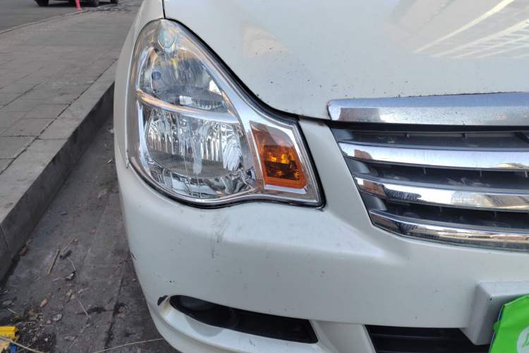Used Nissan Sylphy 2012 Classic 1.6XE Manual Comfort Edition Right Front Headlight