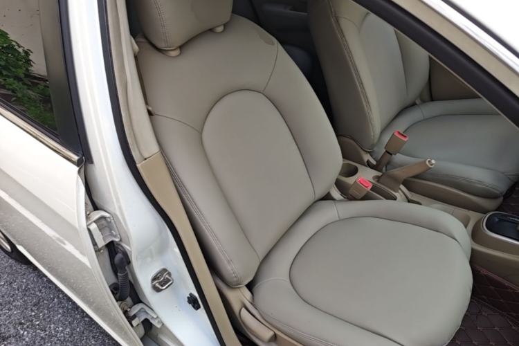 Used Nissan Sylphy 2012 Classic 1.6XE Automatic Comfort Edition Right Front Seat