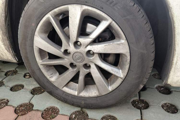 Used Nissan Sylphy 2012 1.6 XL Manual Luxury Edition Right Front Wheel Hub