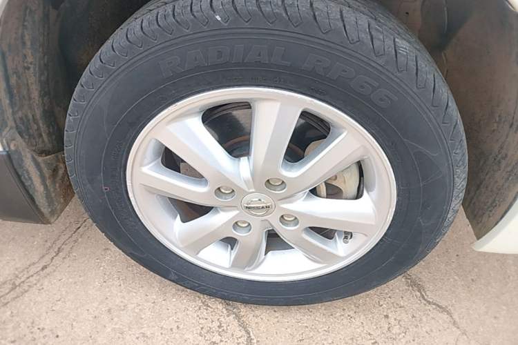 Used Nissan Sylphy 2012 Classic 1.6XE Manual Comfort Edition Right Front Wheel Hub
