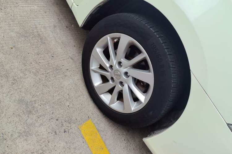 Used Nissan Sylphy 2012 1.6 XL CVT Luxury Edition Right Front Wheel Hub
