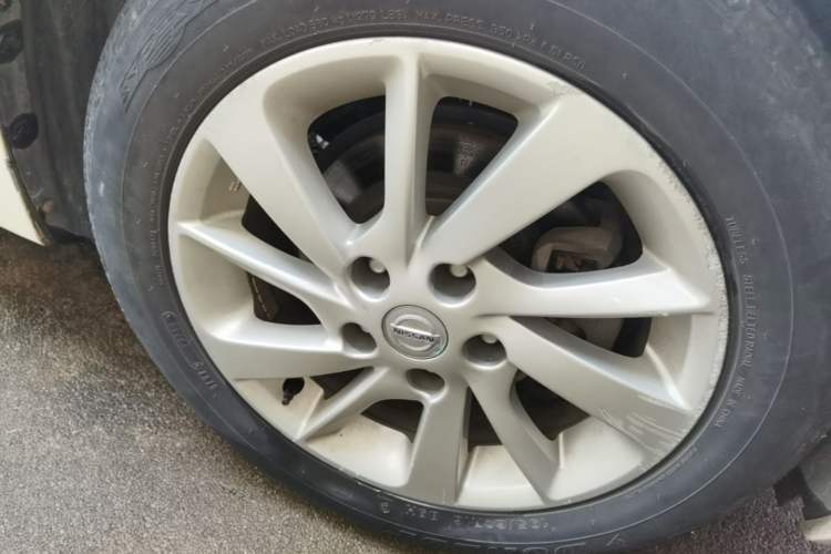 Used Nissan Sylphy 2012 1.6 XL CVT Luxury Edition Right Front Wheel Hub