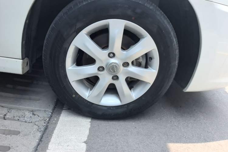 Used Nissan Sylphy 2012 Classic 1.6XE Manual Comfort Edition Right Front Wheel Hub