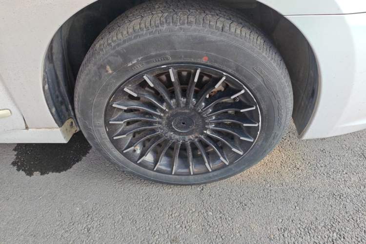 Used Nissan Sylphy 2012 Classic 1.6XE Manual Comfort Edition Right Front Wheel Hub